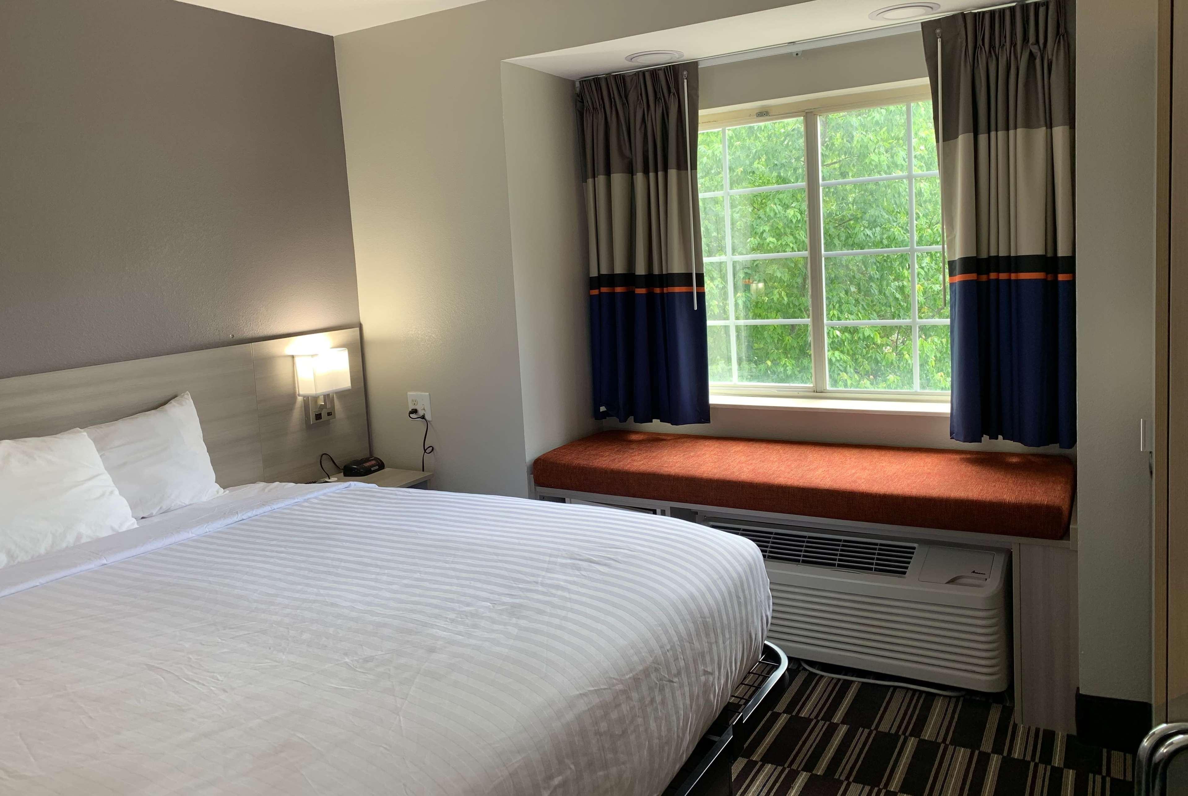 Microtel Inn By Wyndham Charlotte Airport Экстерьер фото