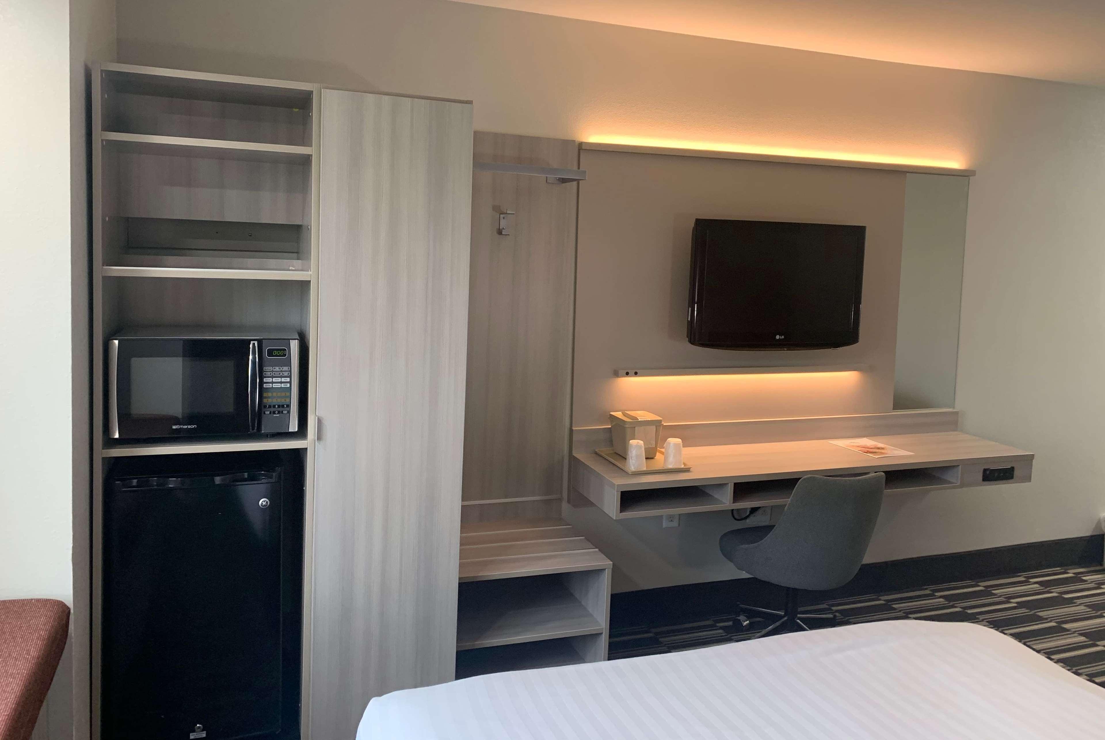 Microtel Inn By Wyndham Charlotte Airport Экстерьер фото