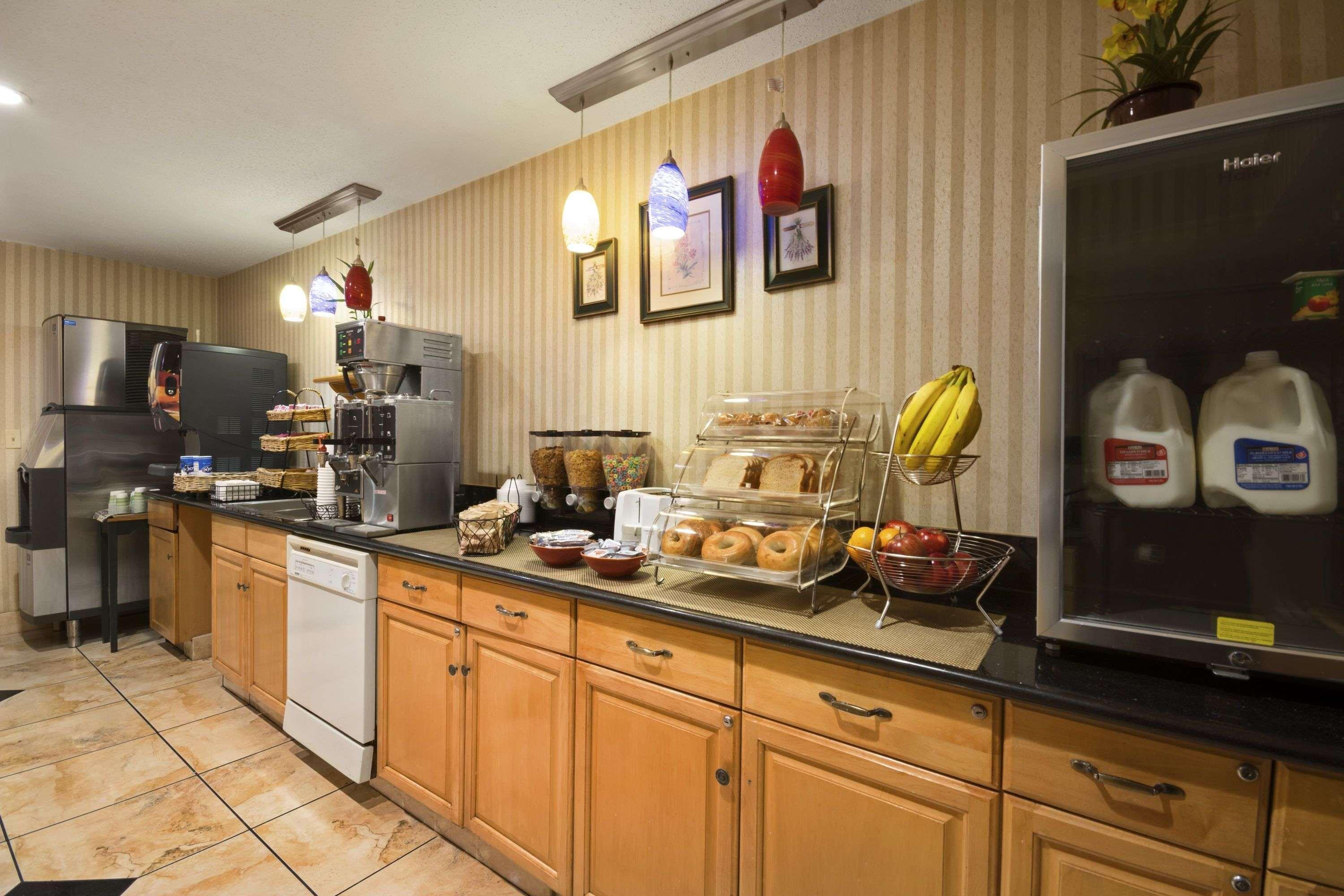 Microtel Inn By Wyndham Charlotte Airport Экстерьер фото