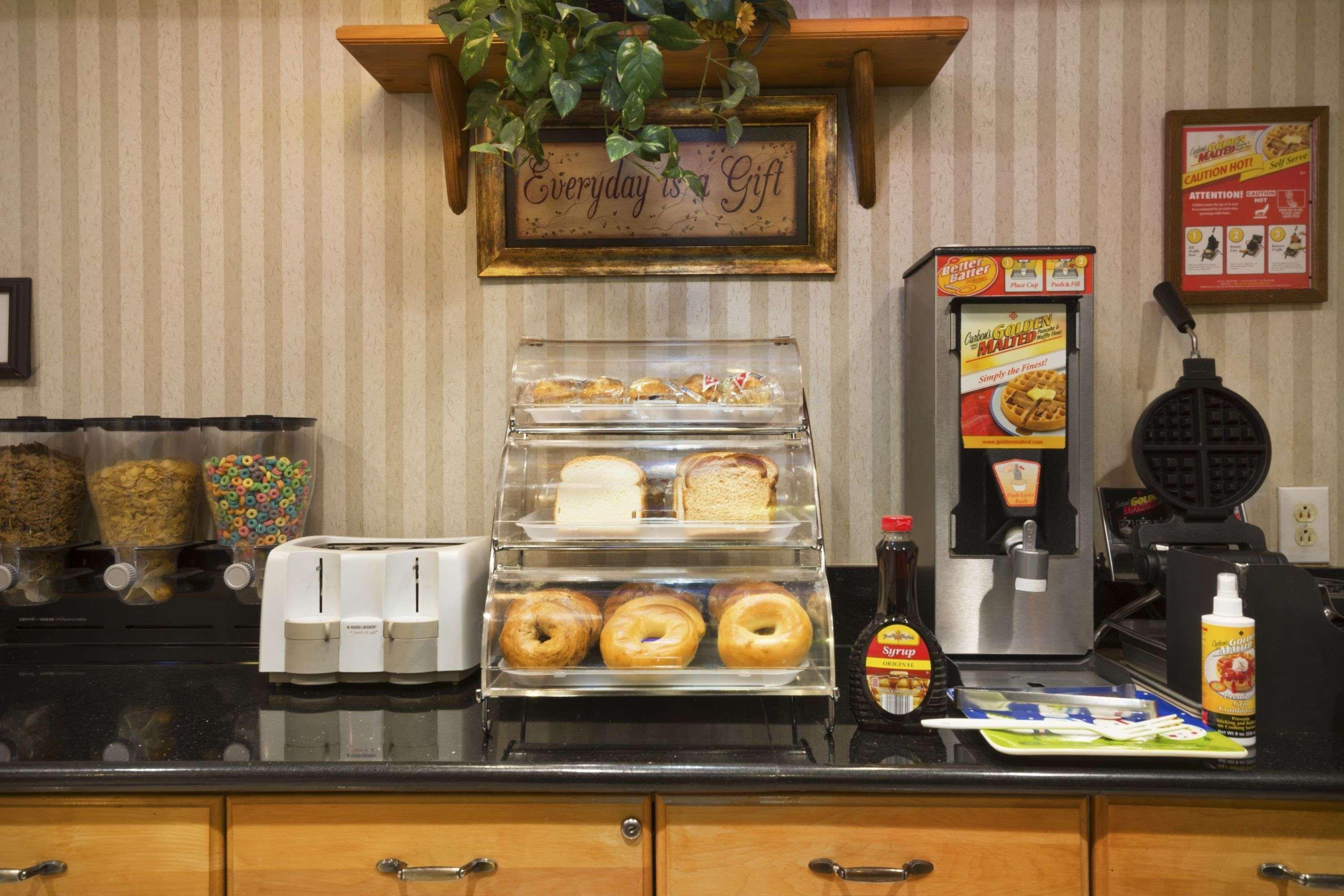 Microtel Inn By Wyndham Charlotte Airport Экстерьер фото