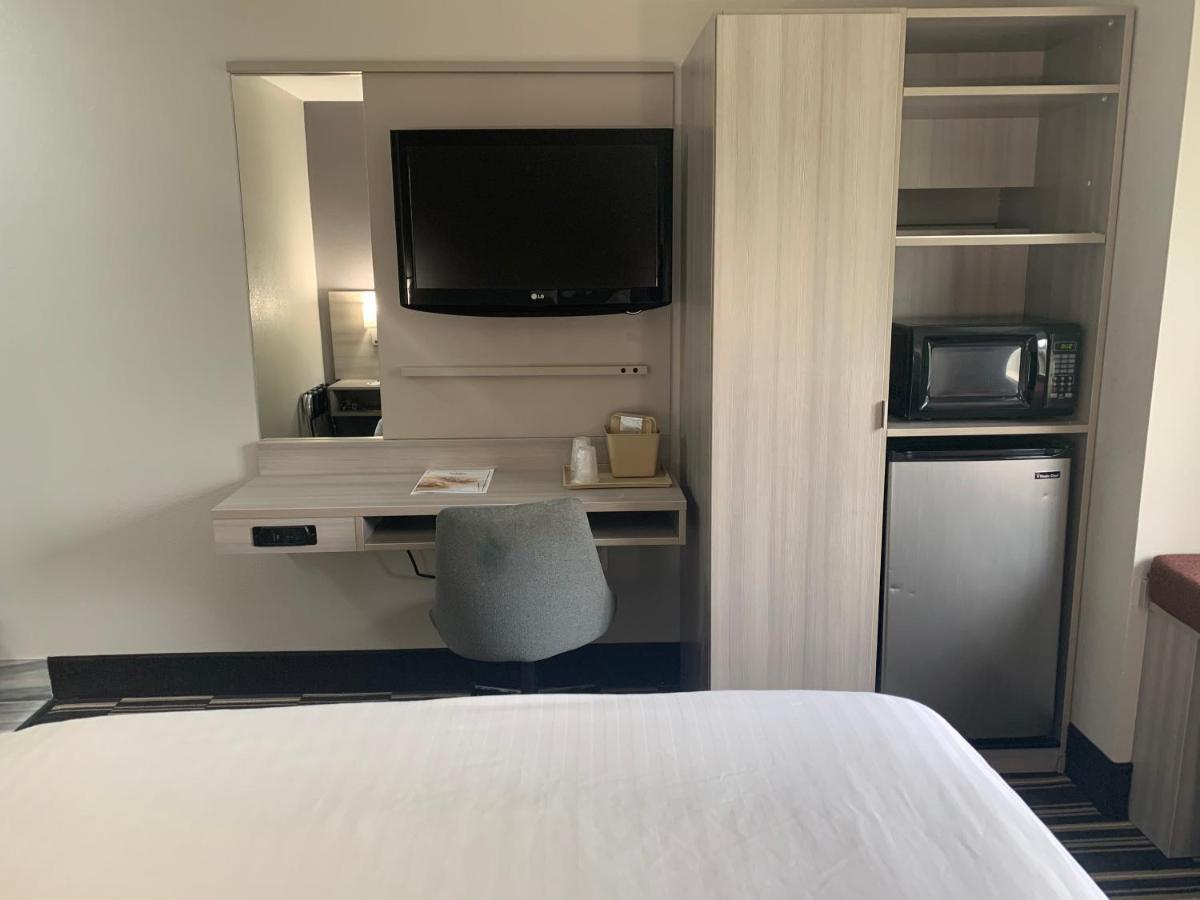 Microtel Inn By Wyndham Charlotte Airport Экстерьер фото